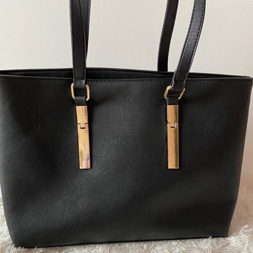 Black and gold tote bag